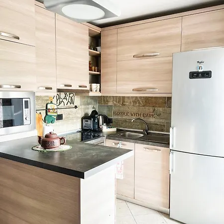 Sunny Central One-bedroom Apartment